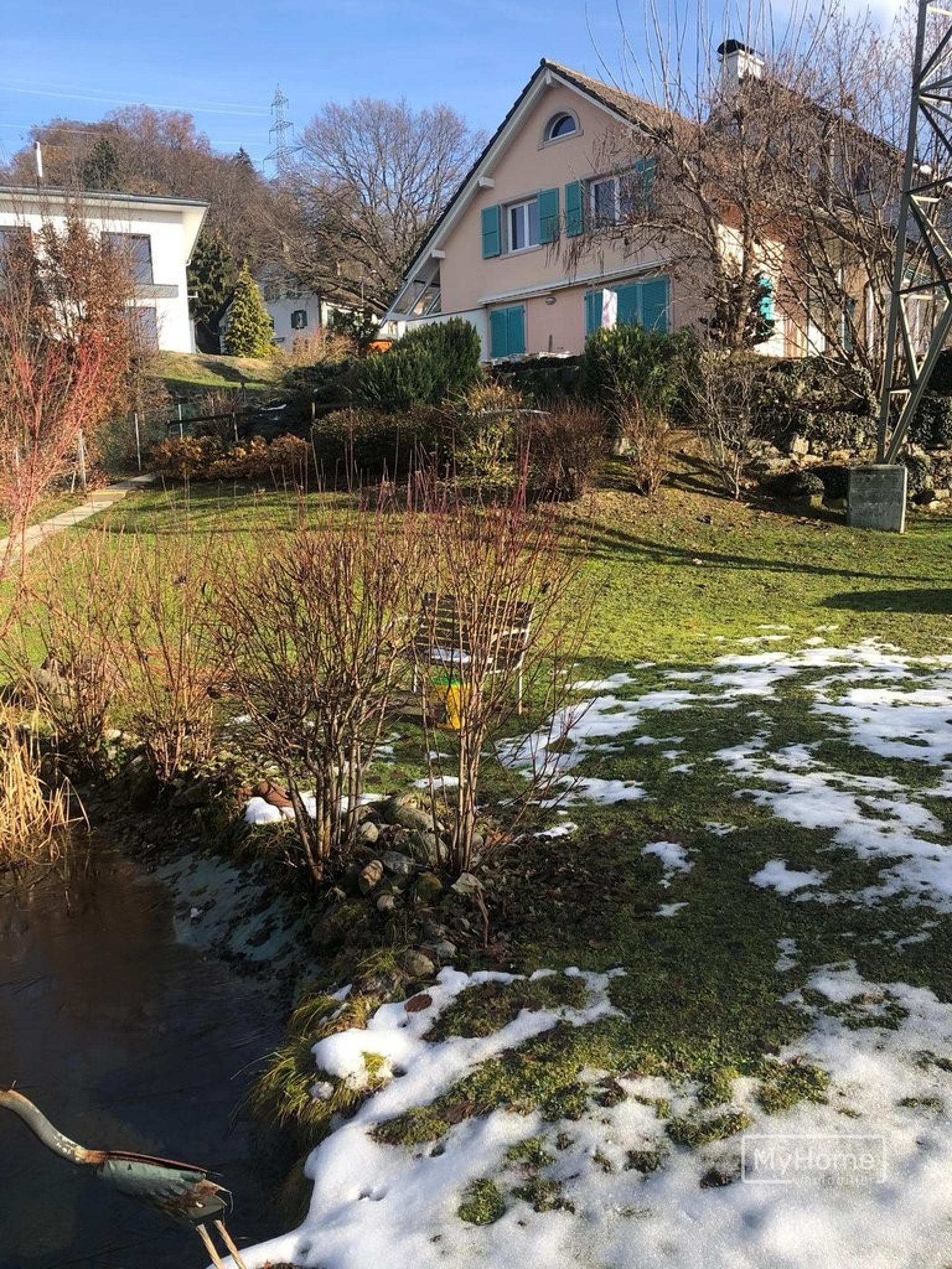 Spacieuse villa de 6.5 pièces avec un grand jardin privatif