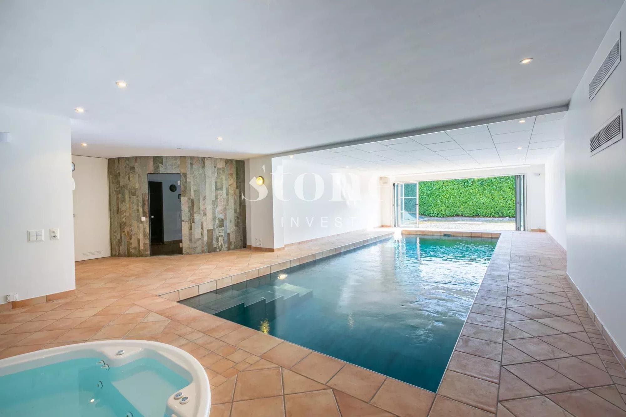 Spacieuse villa de maître avec vue sur le lac et SPA privatif