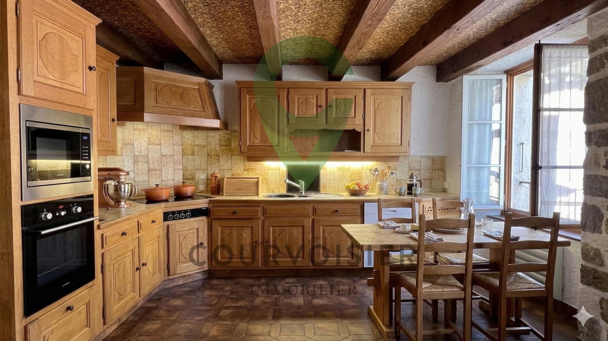 Maison villageoise mitoyenne de plus de 200 m2