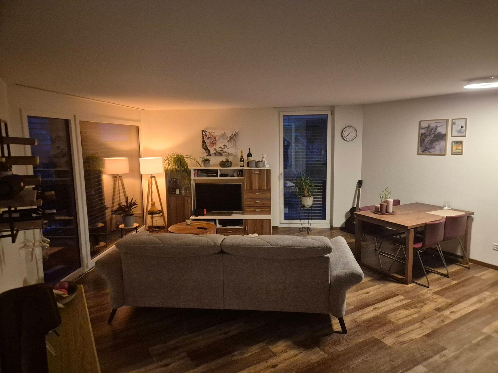 Moderne 3.5-Zimmer-Wohnung mit Balkon in Sins