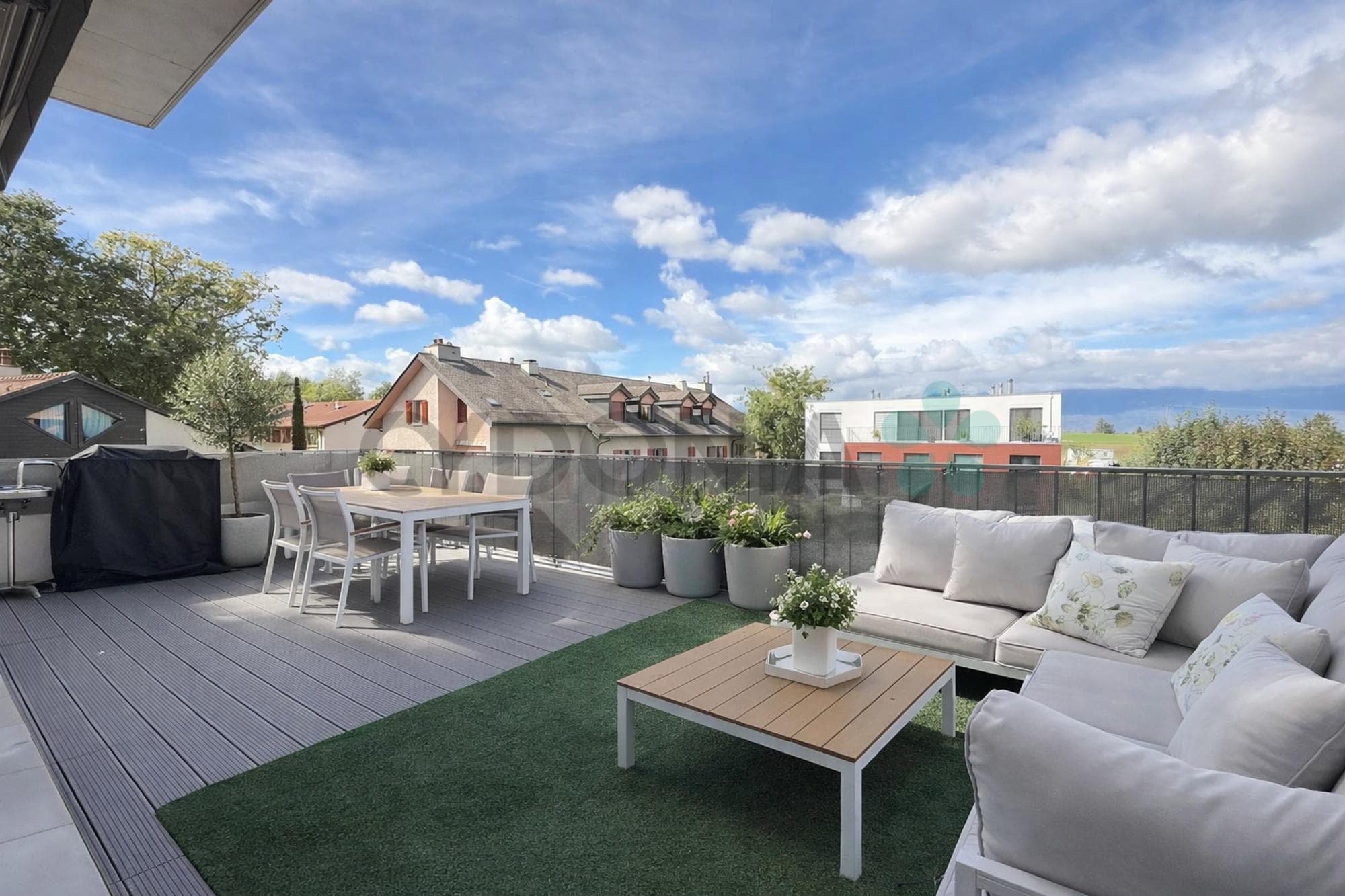 Sublime attique traversant de 5 pièces avec terrasse