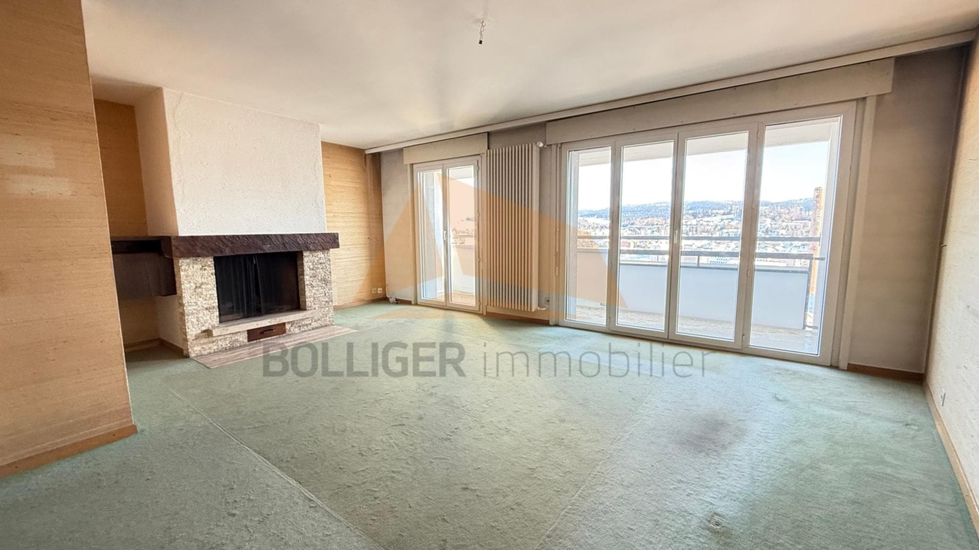 A VENDRE APPARTEMENT DE 6 PIÈCES AVEC GARAGE INDIVIDUEL