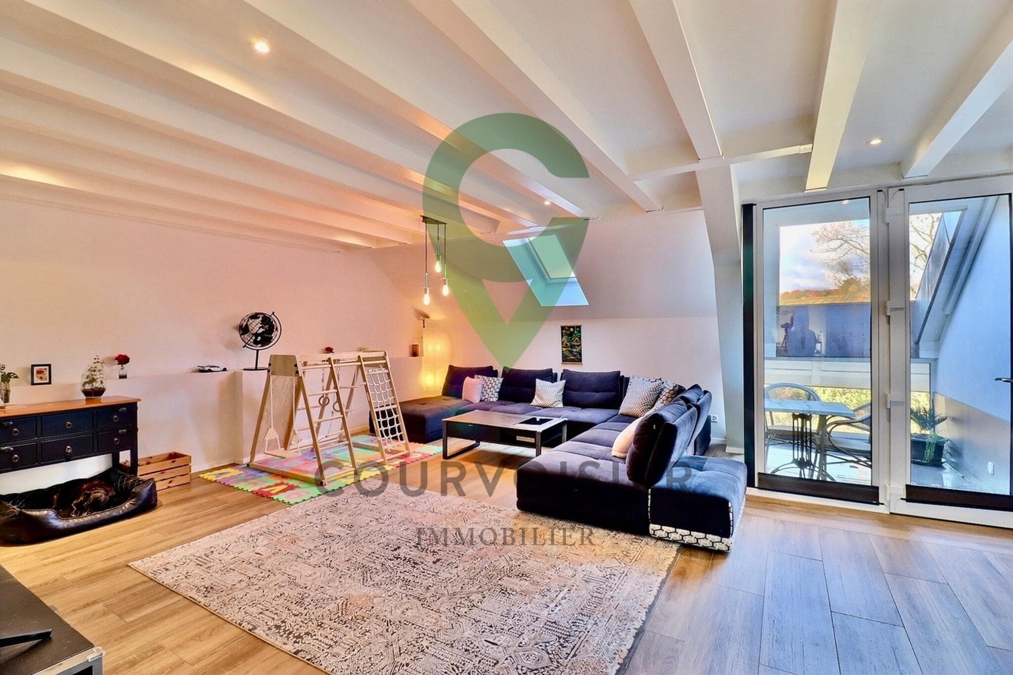 Vaste duplex offrant le charme de l'ancien et un confort absolu