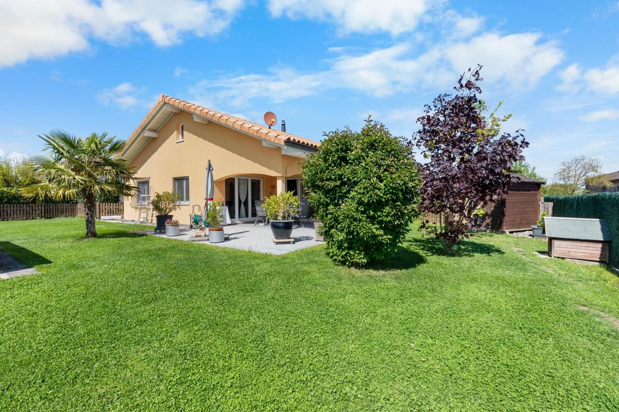 Exlusivité - Maison familiale avec grand terrain,lumière exceptionnelle et un porentiel d'agrandissement.