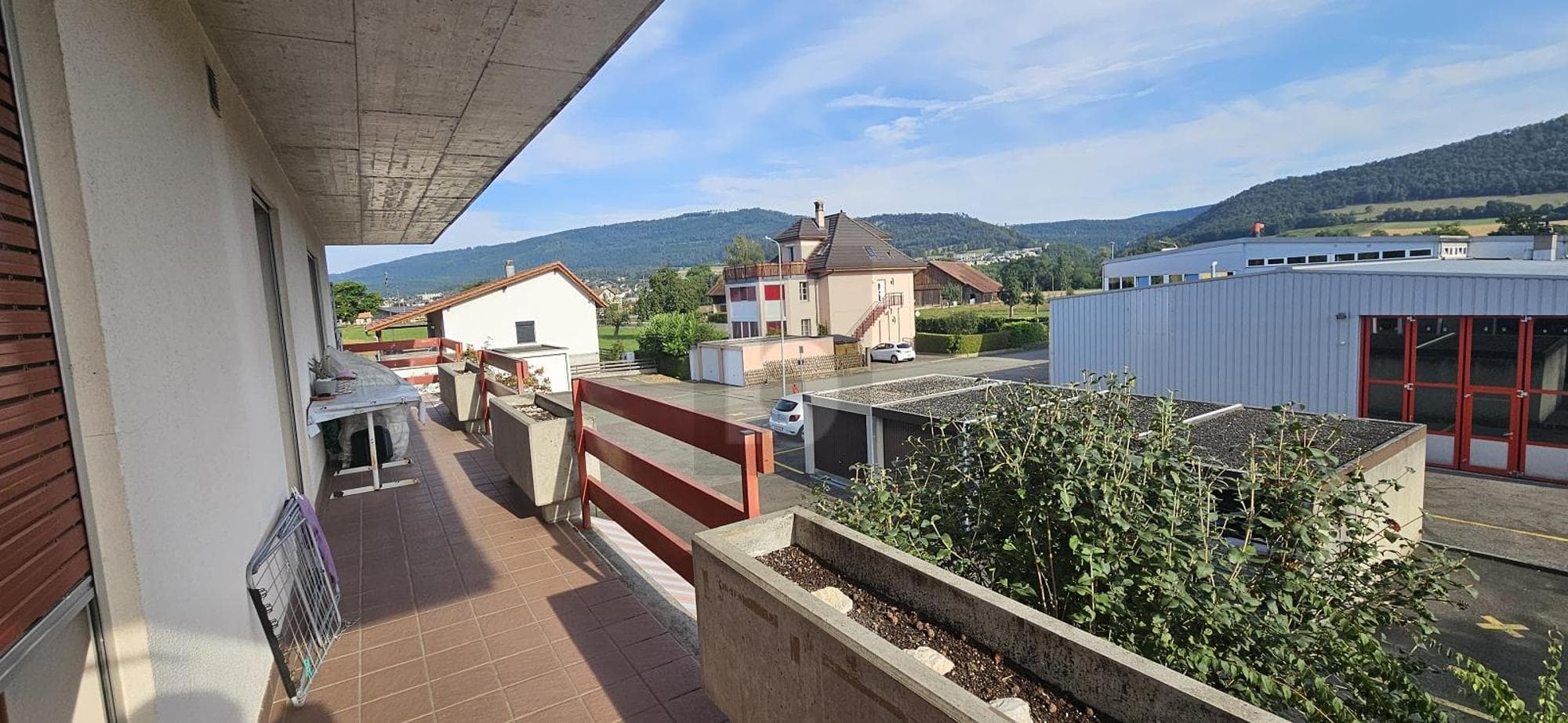 DANS UN QUARTIER RÉSIDENTIEL AU CALME