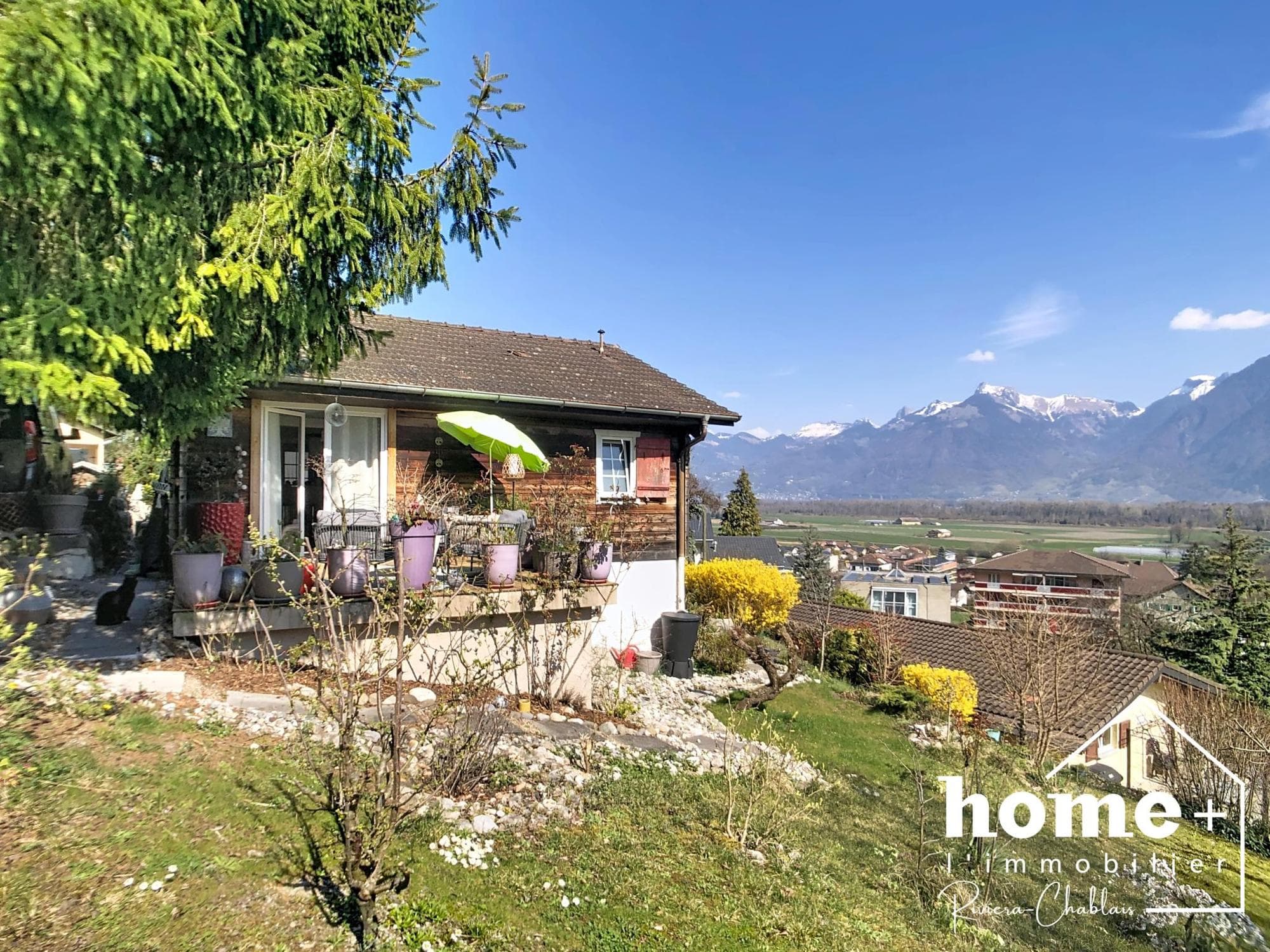 Magnifique chalet au calme avec vue dégagée et beau potentiel d'agrandissement