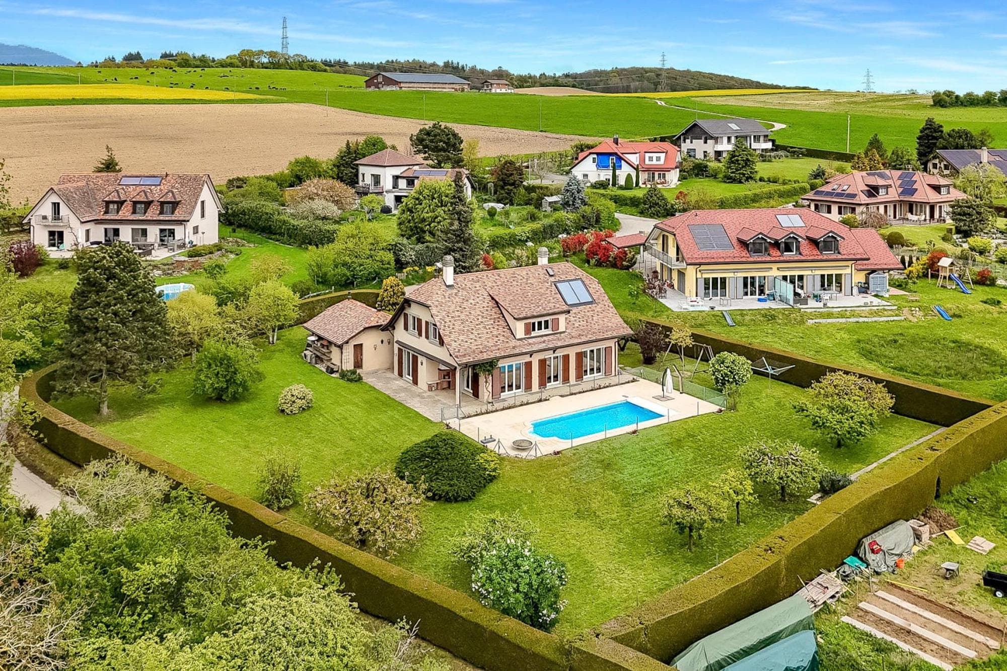 Belle villa Vaudoise de 7.5 pièces avec piscine, vue sur le lac et les Alpes