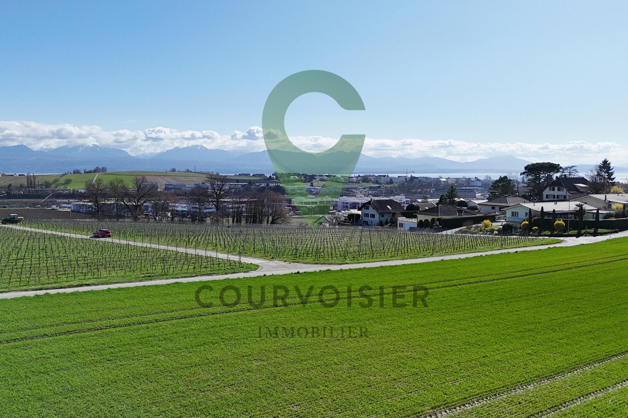 Maison individuelle de plain-pied avec vue dégagée sur nature et Alpes