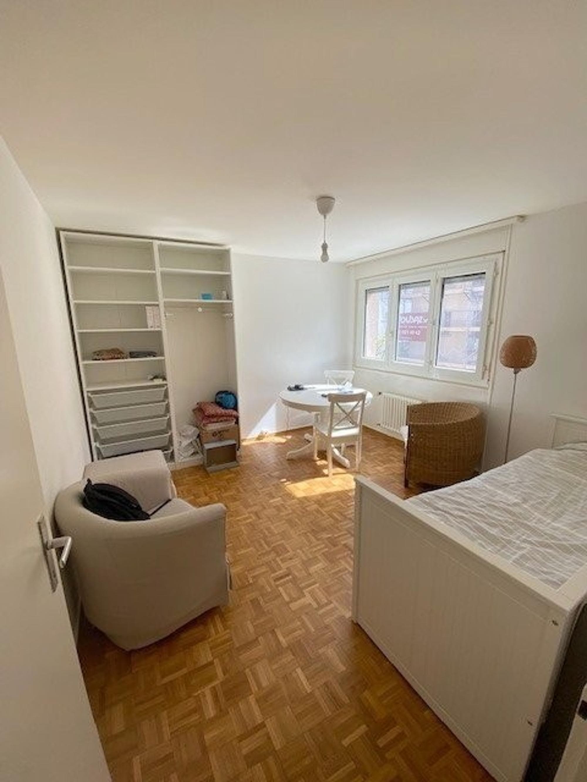 A deux pas du m1, vue dégagée sur le lac!