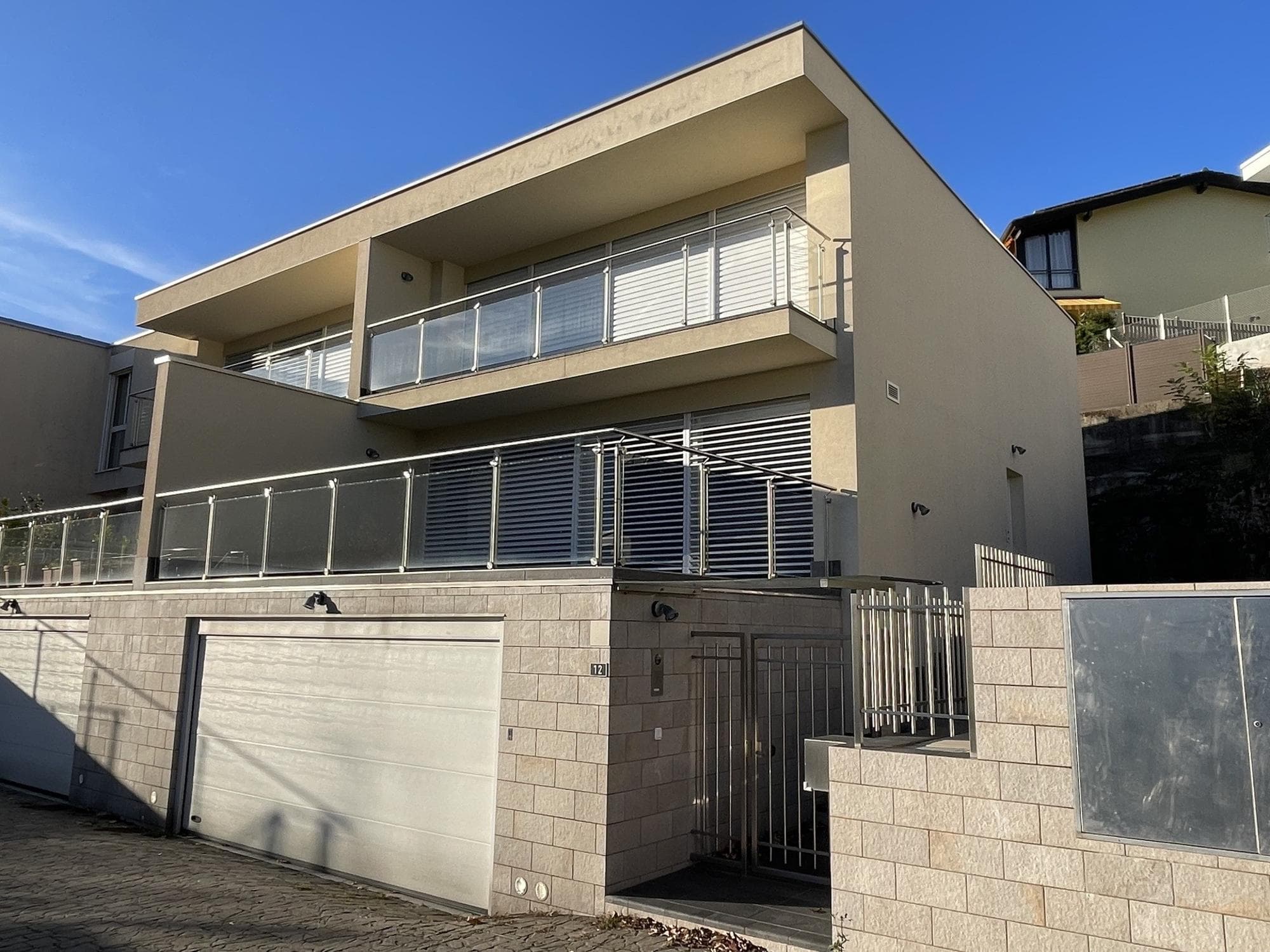 MODERNA ED AMPIA VILLETTA 4.5 IN AFFITTO AD ARZO