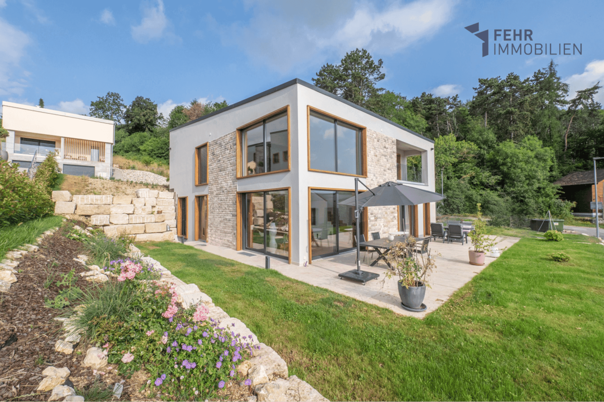 Fehr Immobilien - Top modernes, neuwertiges 6½-Zi.-Einfamilienhaus