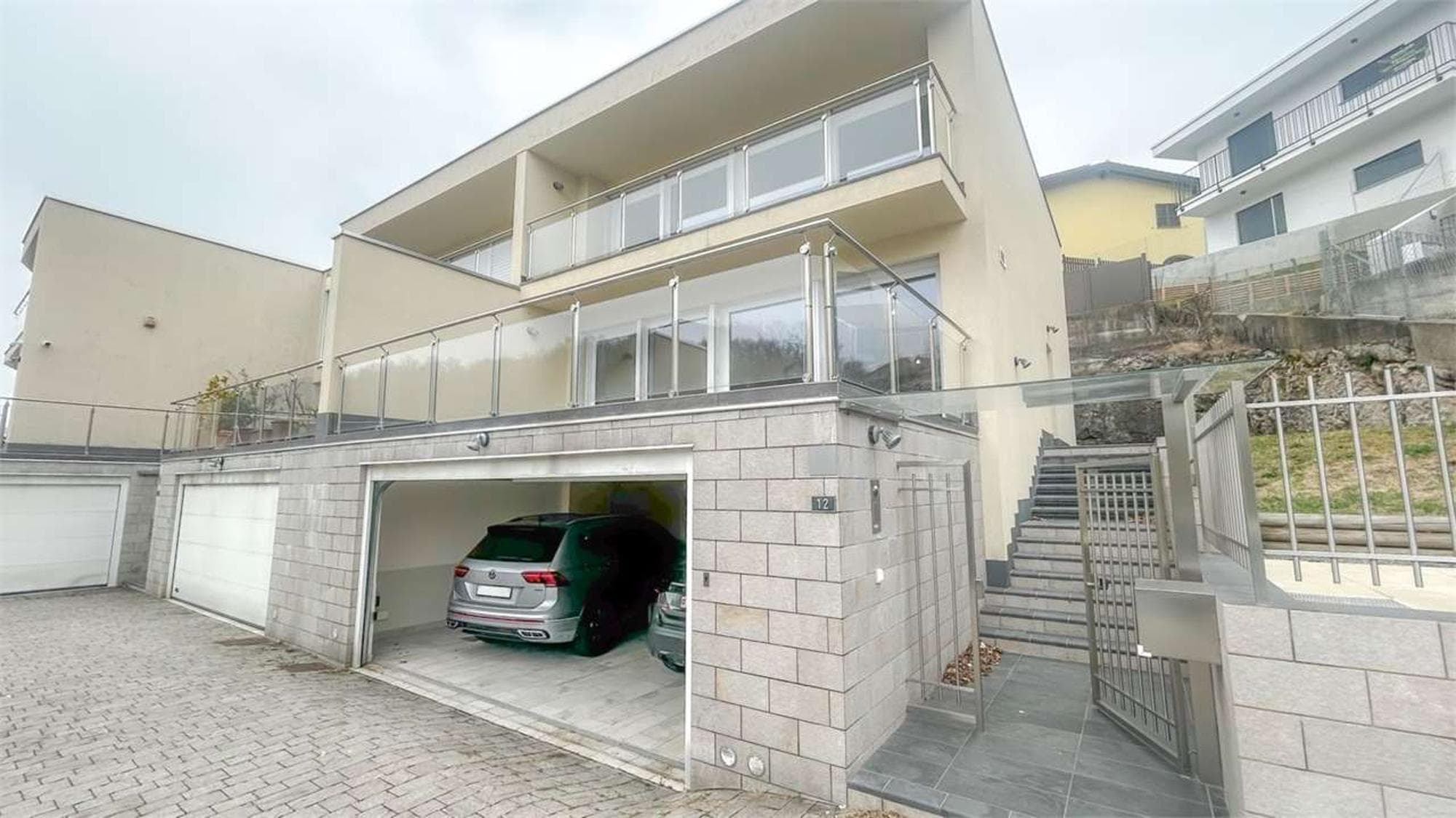 VILLETTA  4,5 LOCALI CON GRADE TERRAZZA E GIARDINO PRIVATO