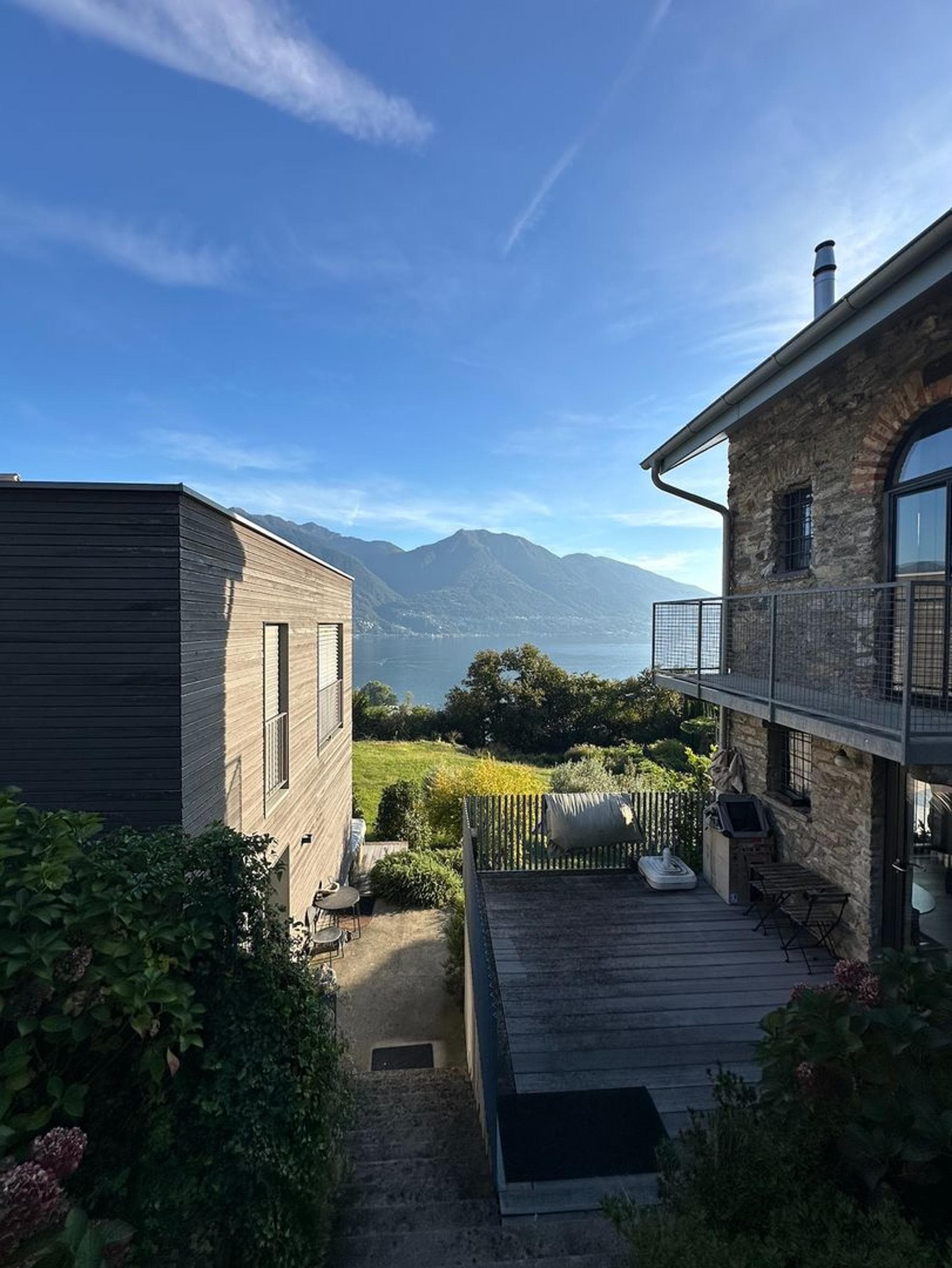 Villa Panoramica con Vista Lago e Design Unico – Via Mondacce, Minusio