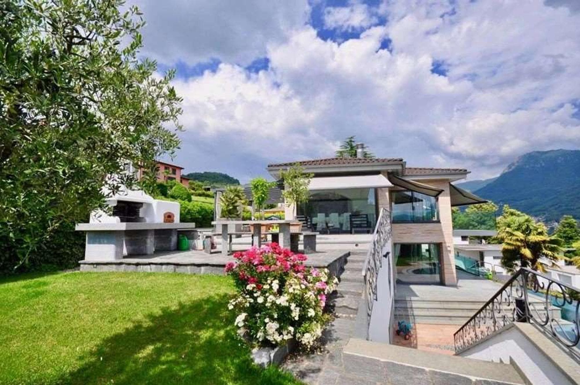 Affittasi Esclusiva Villa con Vista Lago a Comano