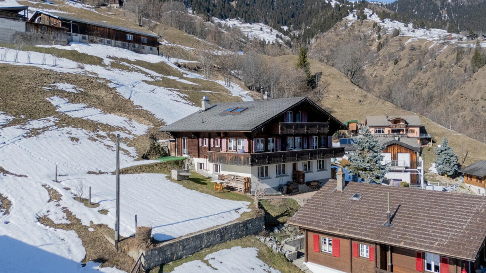 Grosses Zweifamilienchalet mit fantastischer Aussicht in Ried-Mörel