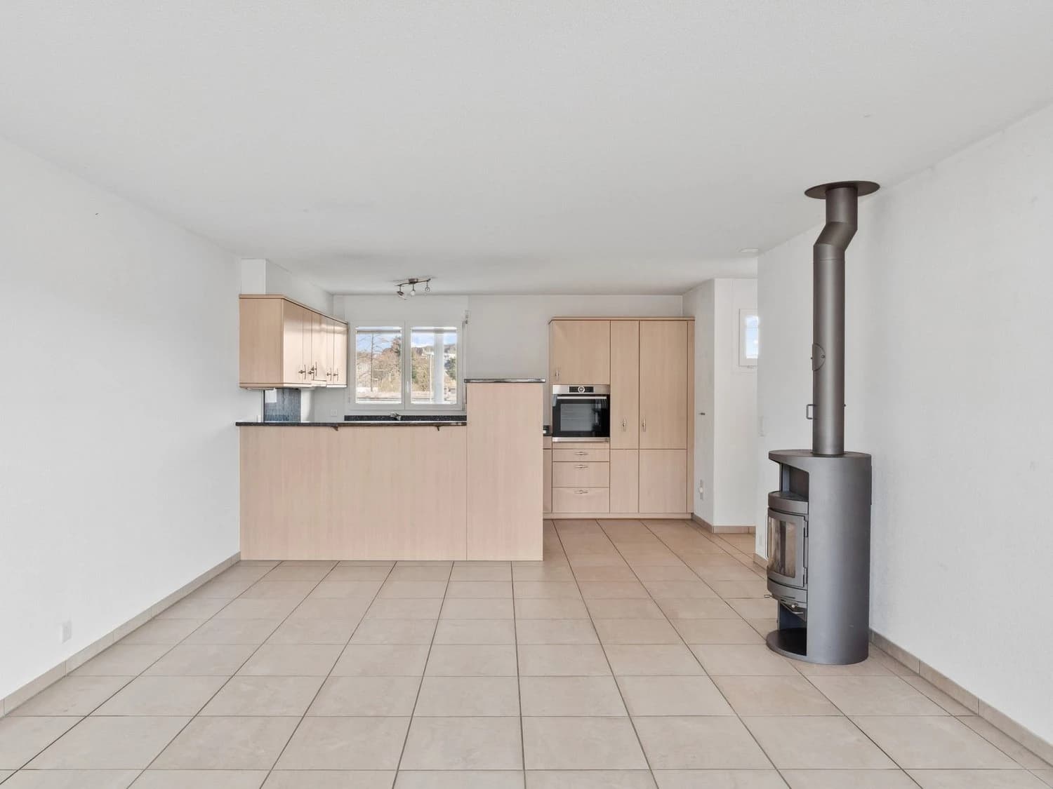 4.5-Zimmer-Wohnung mit 102 m², 15.7 m² Loggia & Schwedenofen – Wohnen mit Komfort in Lyss