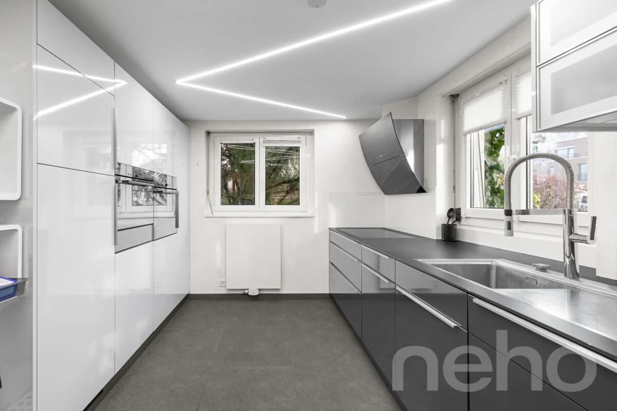 Grosses Einfamilienhaus mit Einliegerwohnung und Gartenparadies