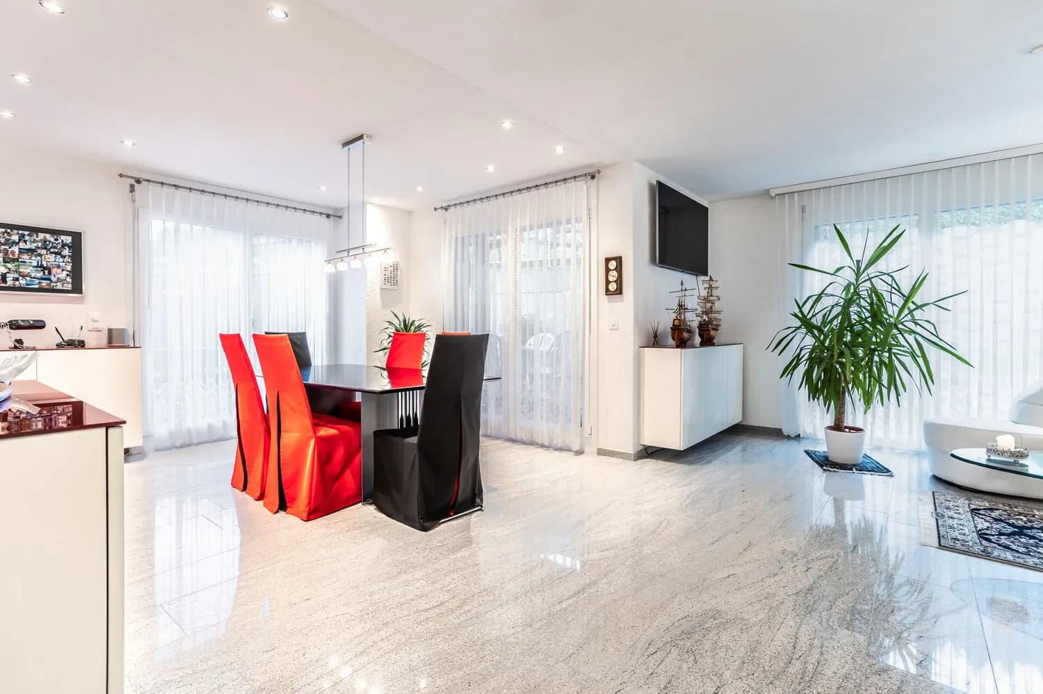 Grosses Einfamilienhaus in oberster Lage mit Blick übers Limmattal