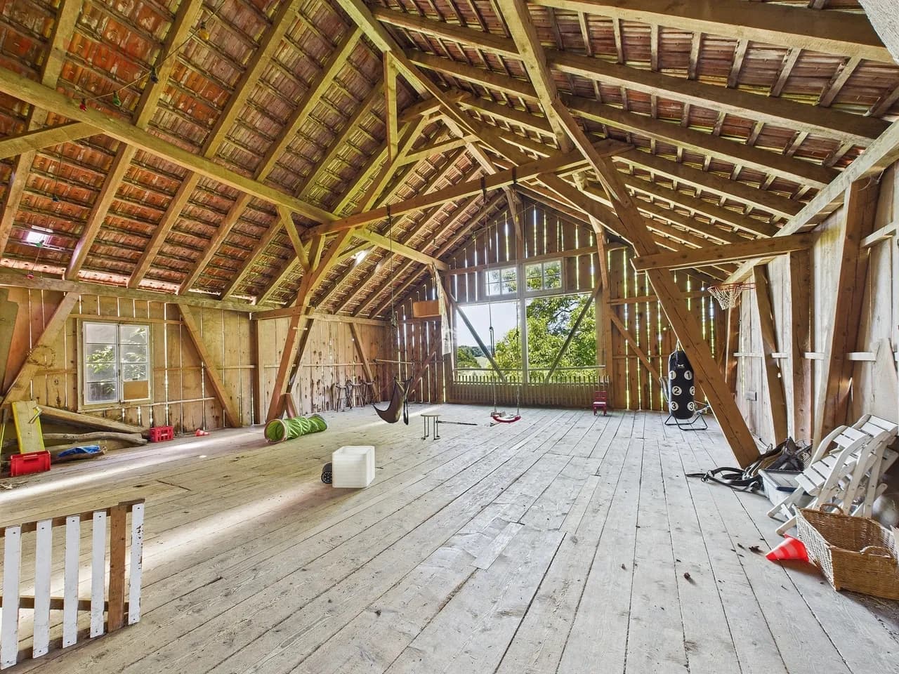 5.5-Zi.-Wohnung mit Pferdehaltungsmöglichkeit in Zweifamilienhaus