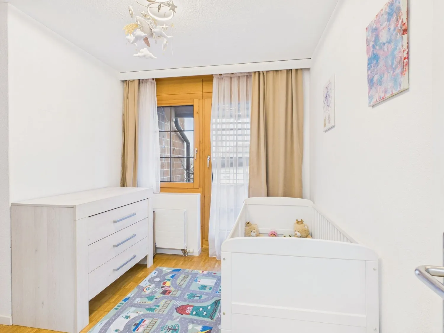 Grosszuegige 5.5-Zimmer Maisonette-Wohnung mit Seesicht in Freienbach