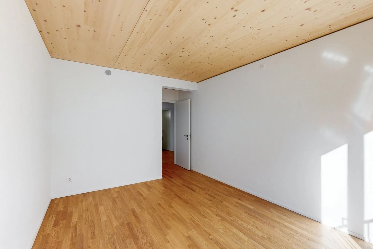 Moderne und helle Wohnung an zentraler Lage