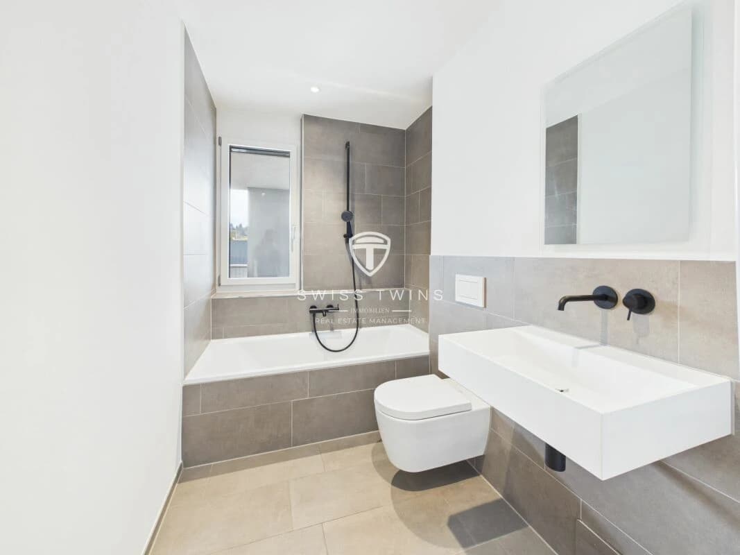 Luxuriöse 3.5-Zimmer-Terrassenwohnung mit 132m² Privat-Terrasse und traumhafter Aussicht auf Pilatus & Rigi