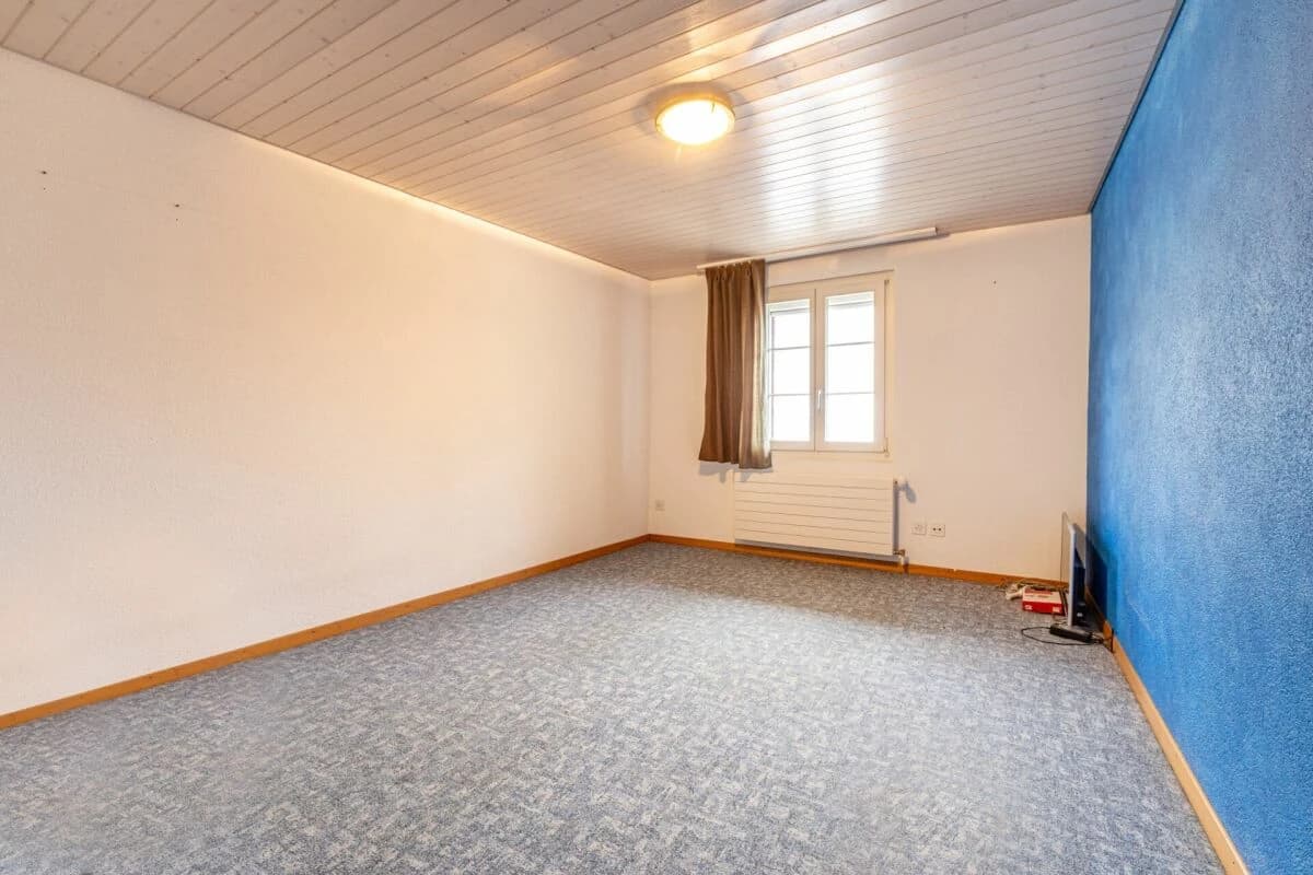 Potenzialreiches Bauernhaus mit drei Wohneinheiten und Scheune