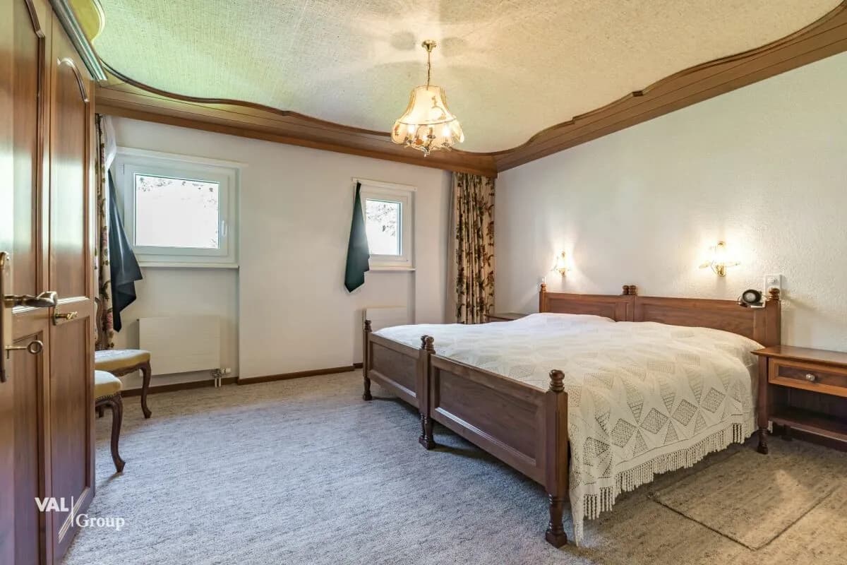 Ruhige Dachwohnung unweit der Thermen - möbliert & einzugbereit