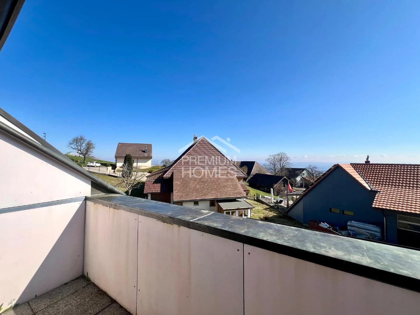 Rarität mit Weitsicht: MFH mit Baulandreserve und Bergblick