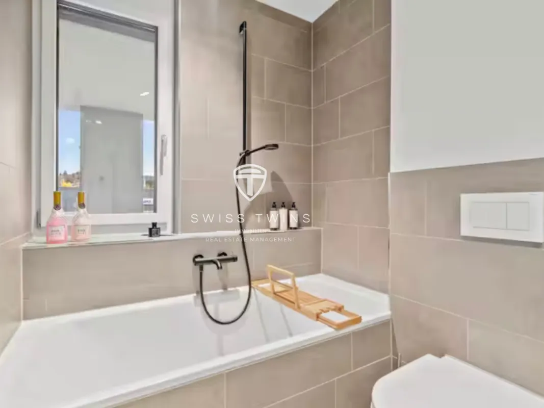 Luxuriöse 3.5-Zimmer-Terrassenwohnung mit 132m² Privat-Terrasse und traumhafter Aussicht auf Pilatus & Rigi