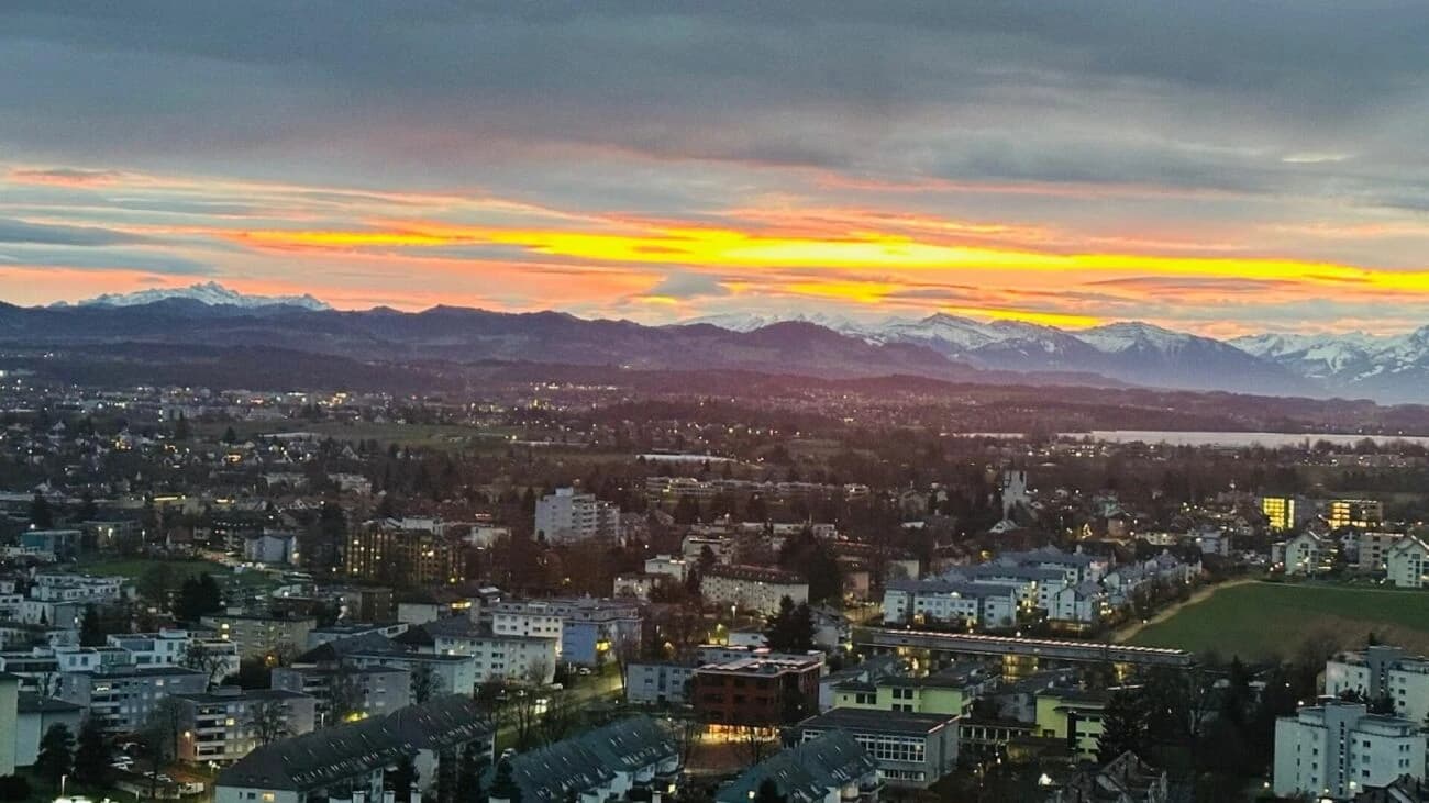 Exklusive 5.5-Zimmer-Wohnung im 33 Obergeschoss des West Towers Three Point