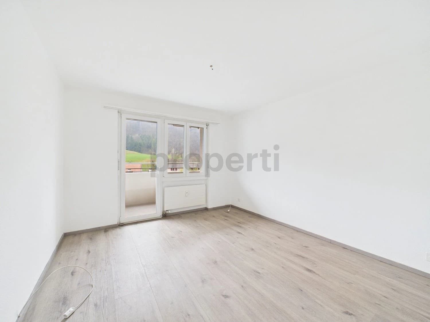 Helle 4-Zimmer-Wohnung mit Balkon und renoviertem Innenausbau in Tecknau (BL)