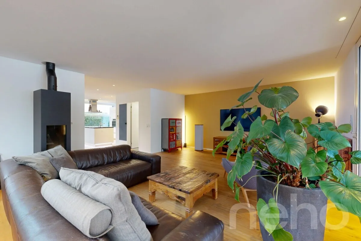 Modernes Einfamilien-Eckhaus mit sonnigem Garten