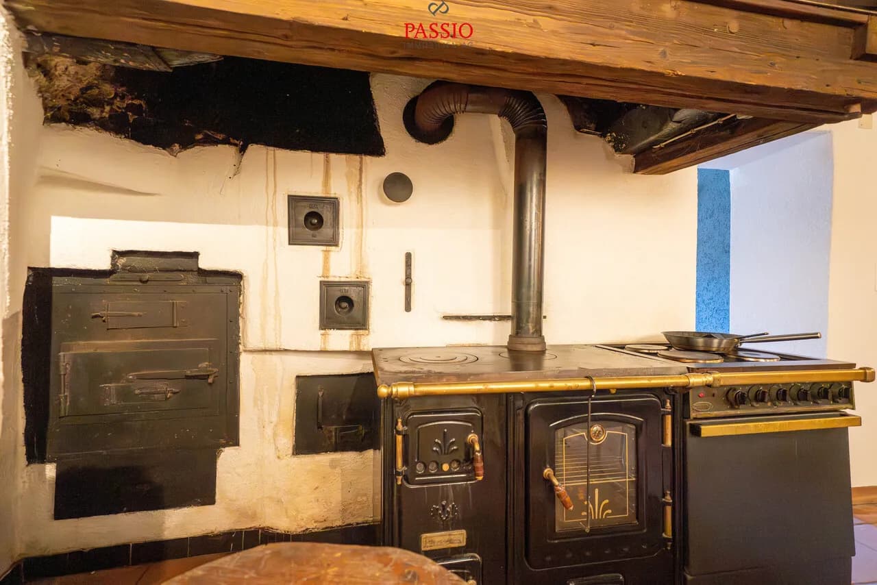 Grosses 8-Zimmer-Bauernhaus mit Gartenidylle und viel Potenzial