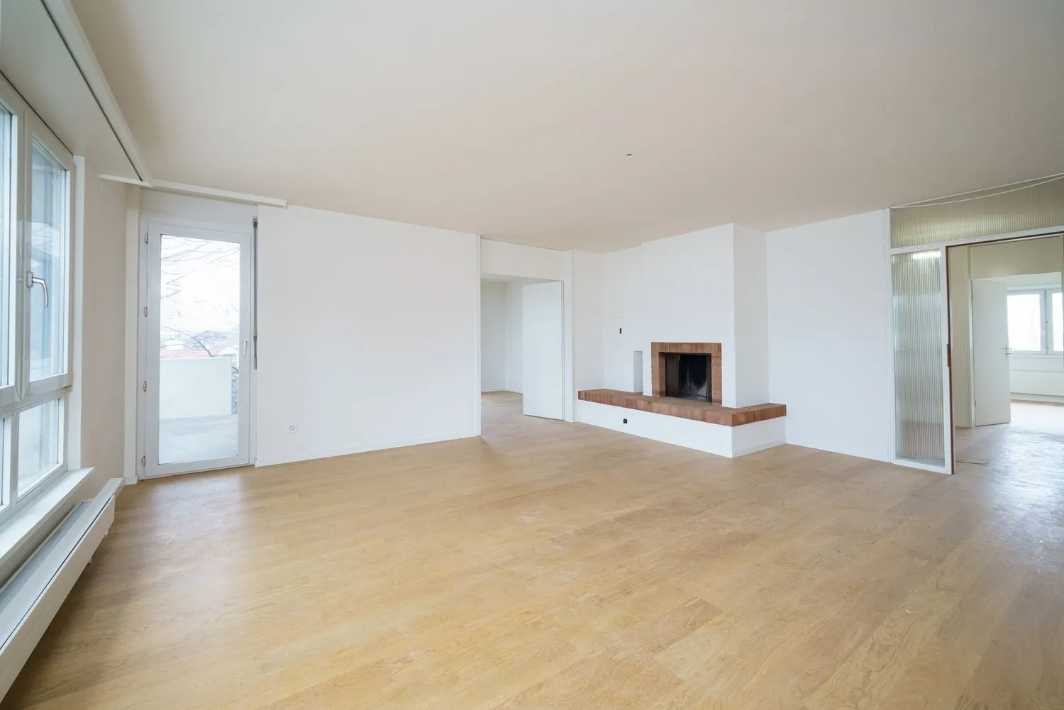 Grosszügige sanierte 5.5-Zimmer-Wohnung mit Kamin und Balkon