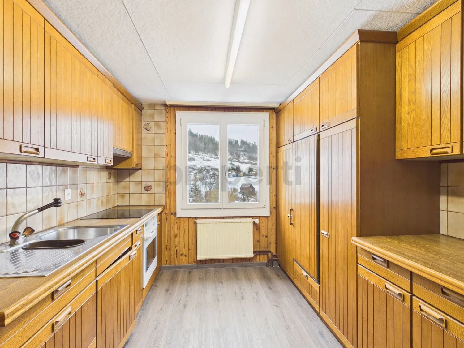 Grosszuegiges 7.5-Zimmer-Einfamilienhaus mit Balkon, Grub