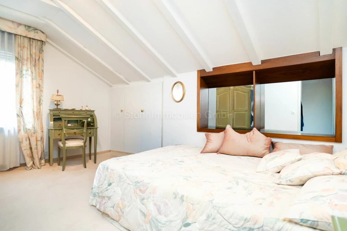 Freistehendes 7-Zimmer Einfamilienhaus mit viel Potenzial