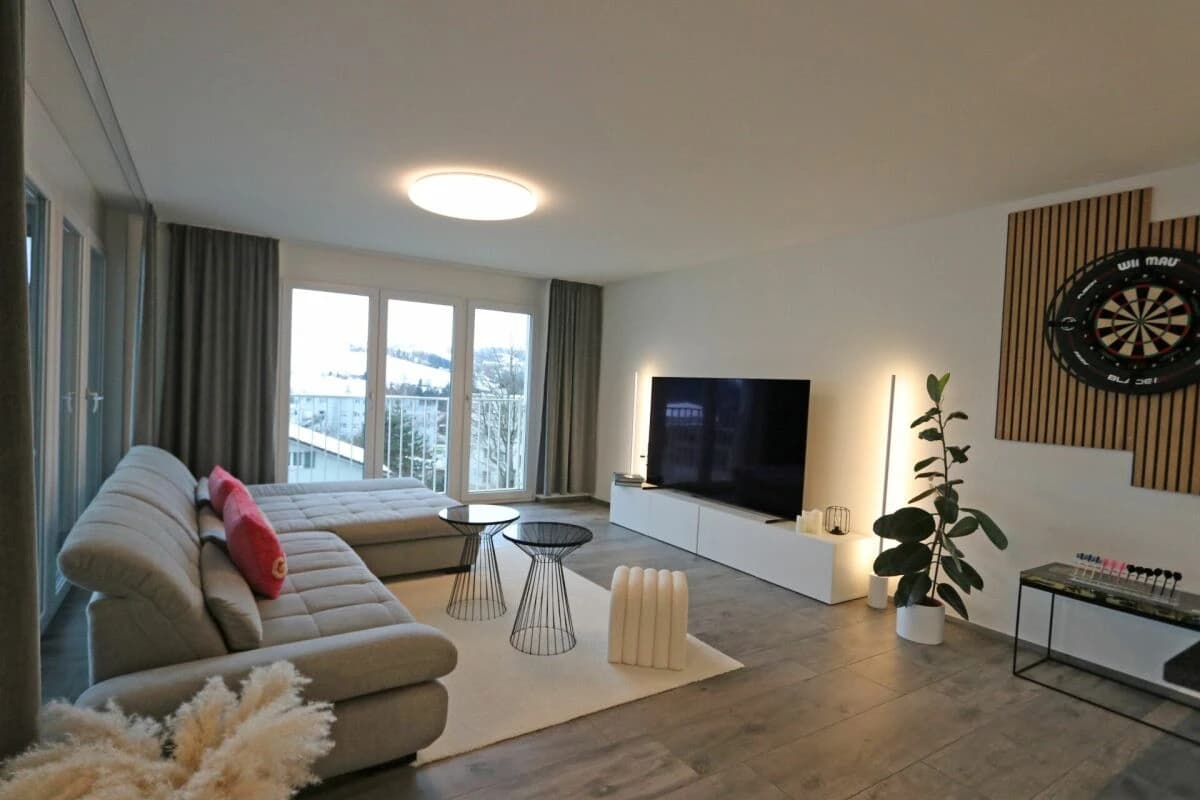 Grosszügige 4.5 Zimmer-Wohnung mit Balkonverglasung