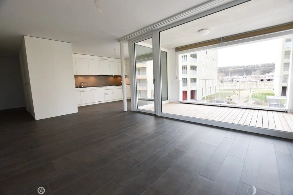 moderne 2.5-Zimmerwohnung mit Loggia zu vermieten