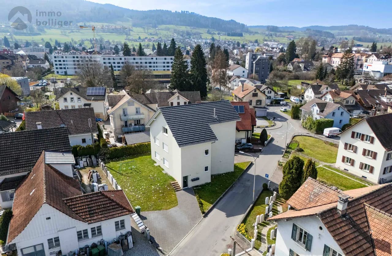 Stielvoll leben über den Dächern - Dachgeschosswohnung in Reinach
