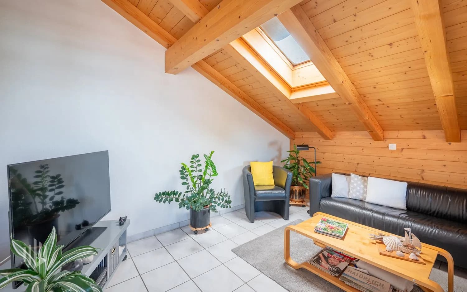 ImmoWyss -  Wohnen über dem Brienzersee mit unverbaubarer Seesicht