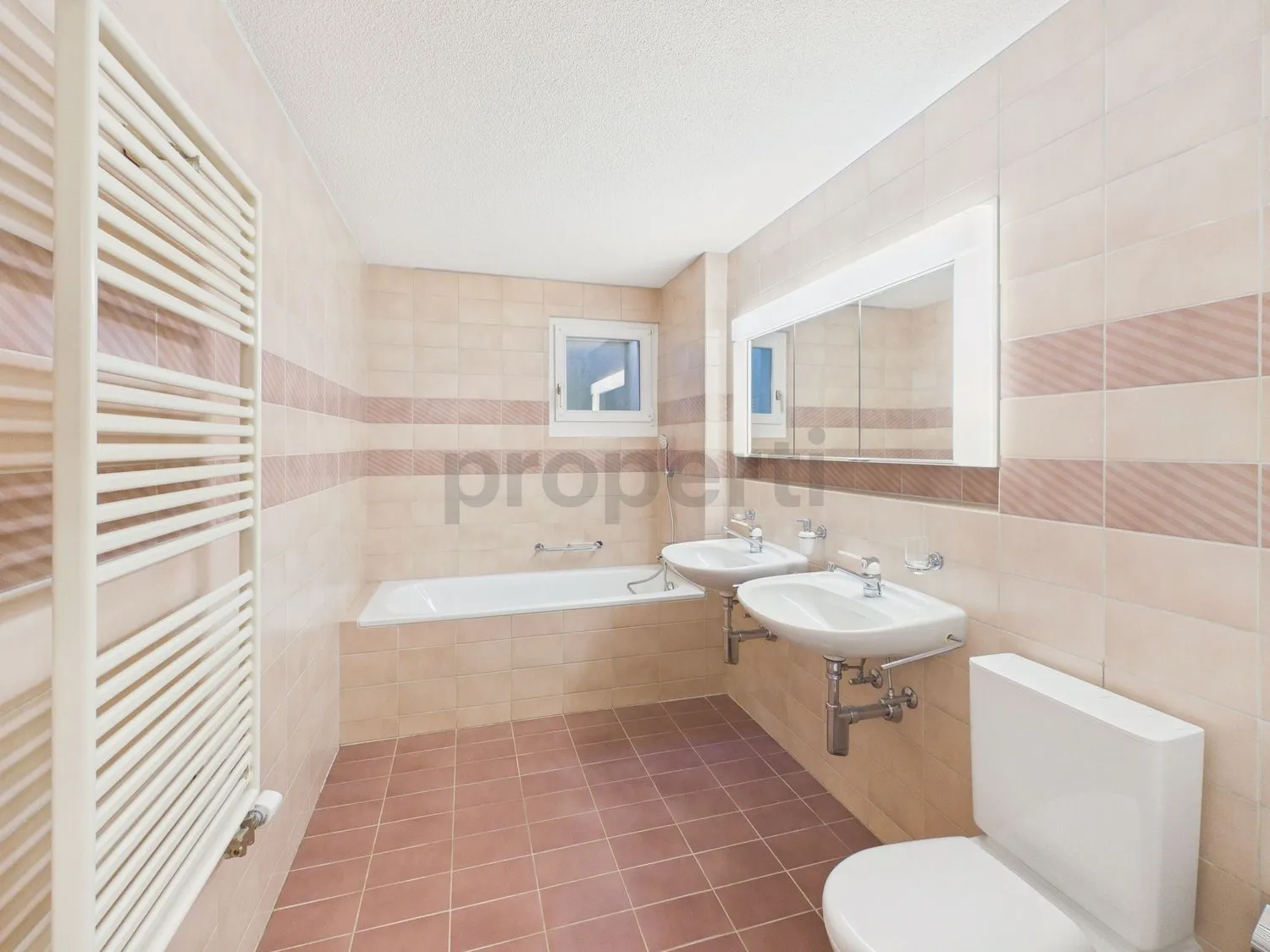 Grosszügiges 5.5-Zimmer Reihenhaus in ruhiger Hanglage