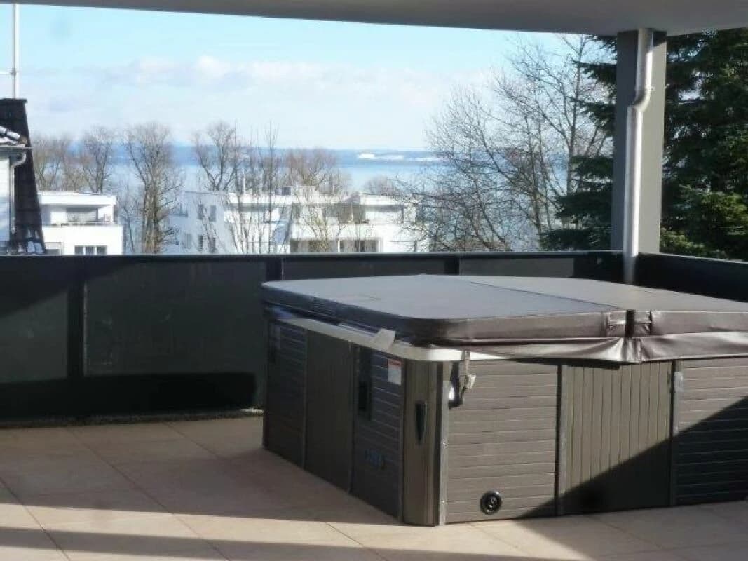 Über den Dächern von Arbon: Attikawohnung mit sonniger Dachterrasse und Seeblick