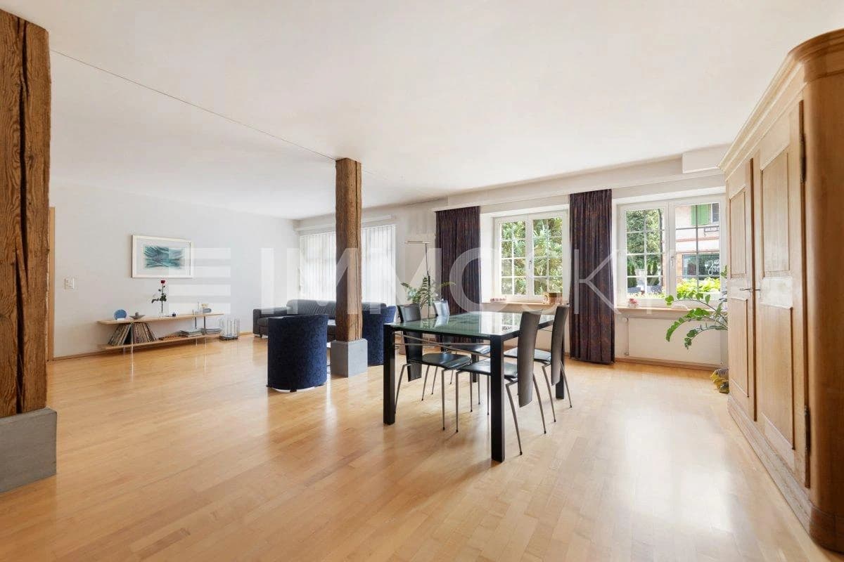 Historische Möglichkeit: Zwei Einheiten, Atelier und Ausbaupotenzial