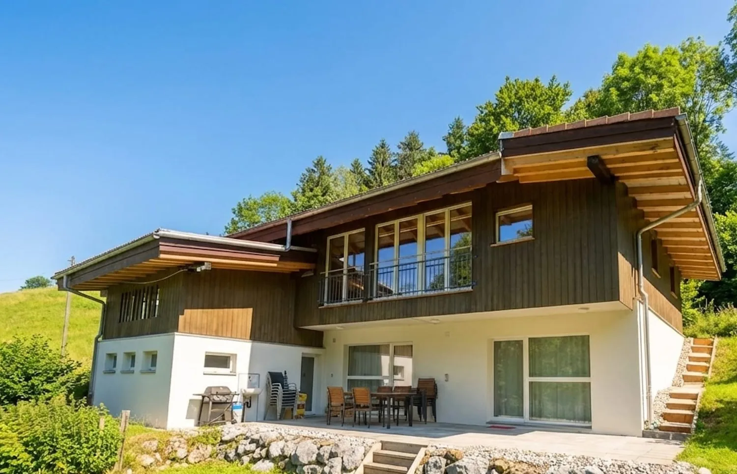 Exklusive Alleinlage mit grossem Umschwung in Goldiwil  sonnig & absolut privat