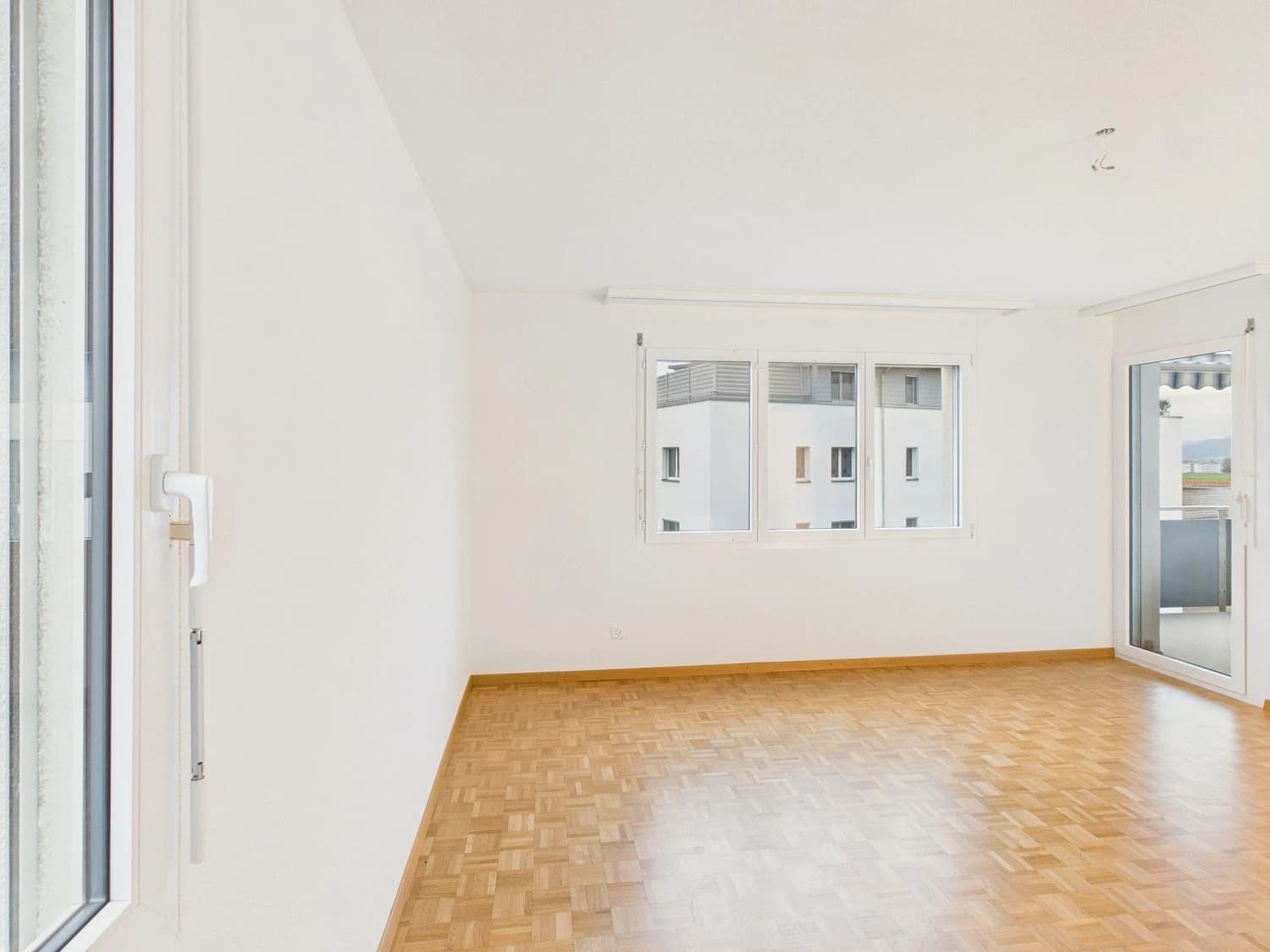 Moderne 4.5-Zimmer Wohnung mit grossem Balkon, ideal für Familien , Kirchdorf AG