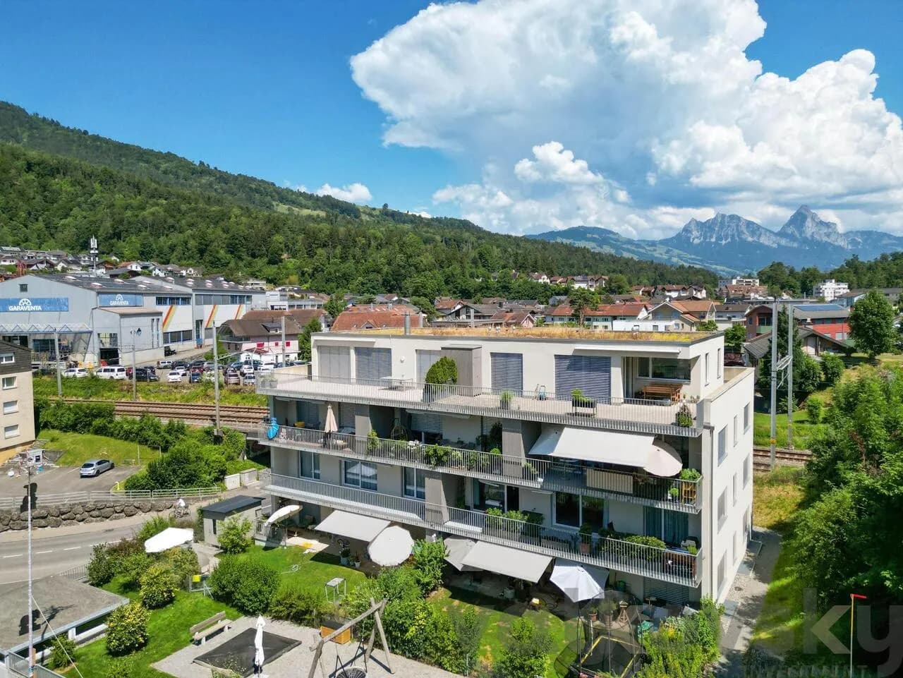 Grosse Wohnung an zentraler Lage mit Bergsicht