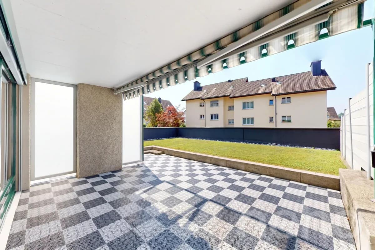 Moderne und renovierte Maisonette-Wohnung mit Gartensitzplatz