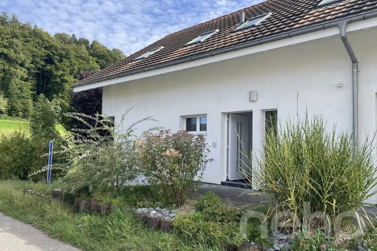 Moderne 2.5-Zimmer-Attikawohnung mit Terrasse und Weitsicht