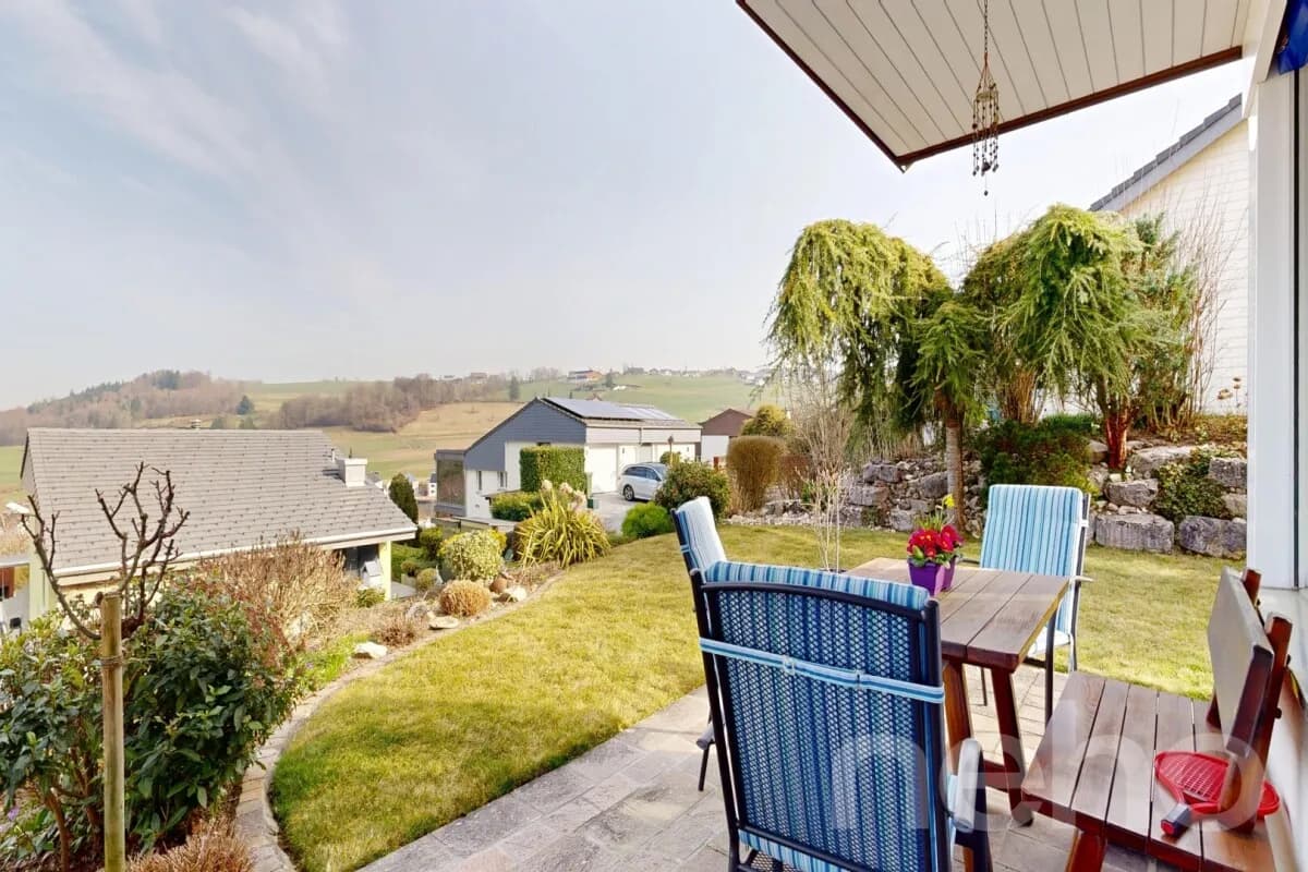 Freistehendes Einfamilienhaus in Hanglage in Rudolfstetten